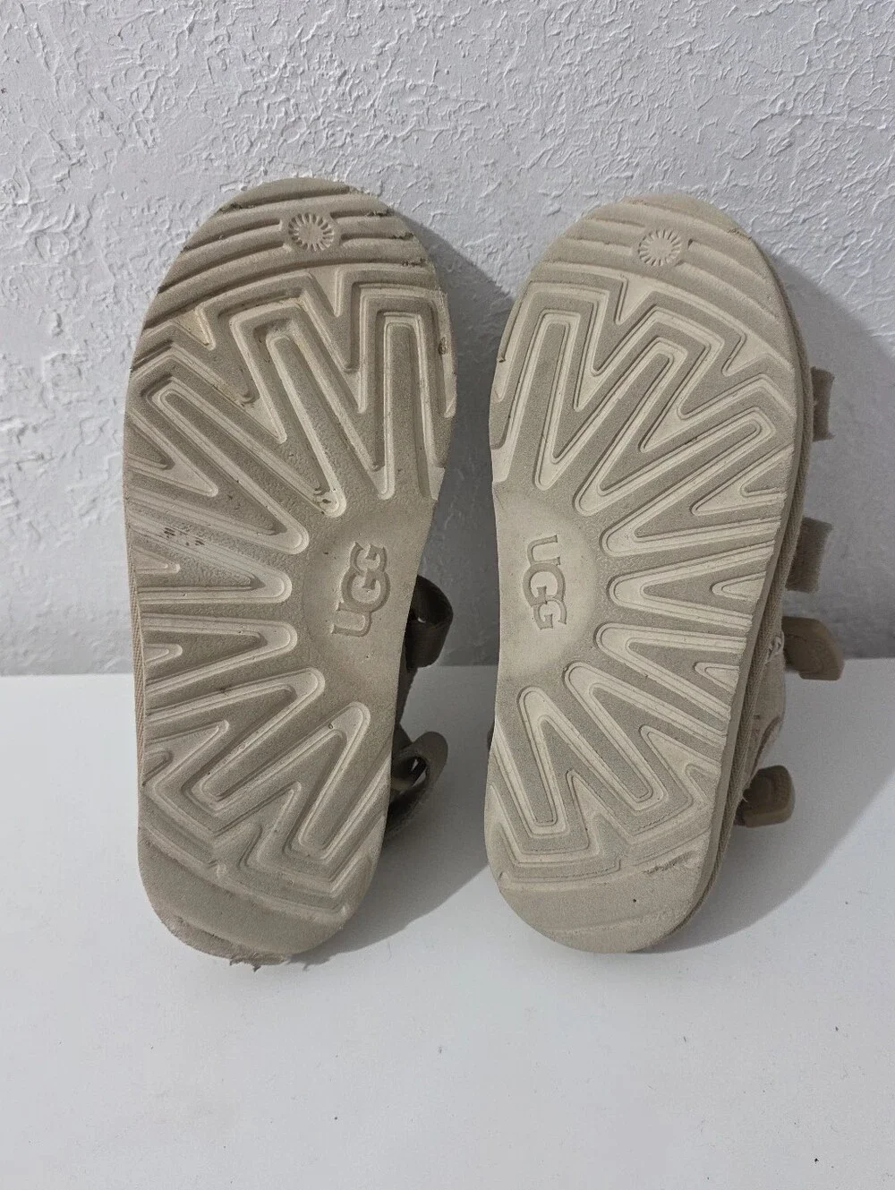UGG Girls Goldencoast Multi Strap Suede Slingback Sandals Size 13